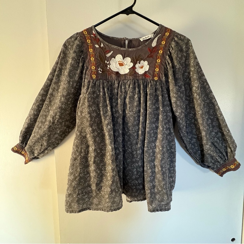 IN LOOM Boho Floral Embroidered Gray/White Women’s Medium Blouse